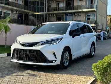 Toyota Sienta Hybrid 
