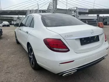 Mercedes-Benz E 300