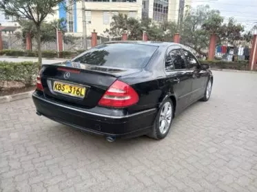 Mercedes-Benz E200