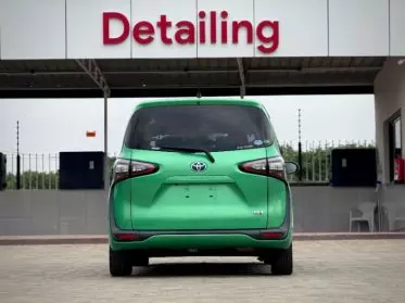 Toyota Sienta Hybrid