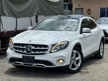 Mercedes-Benz GLA 220