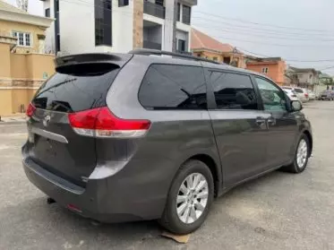 Toyota Sienna