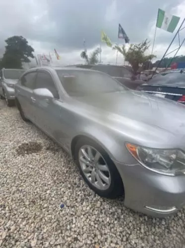 Lexus LS 460