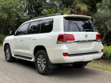 Toyota Land Cruiser V8