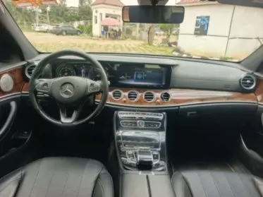 Mercedes-Benz E 300