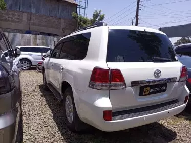 Toyota Landcruiser  V8