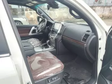 Toyota Land Cruiser V8