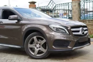 Mercedes-Benz 220