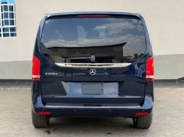 Mercedes-Benz V 220