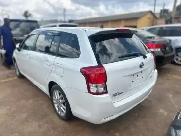 Toyota Fielder hybrid 