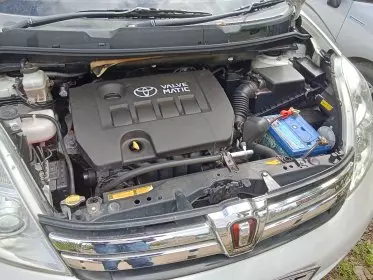 Toyota Isis 