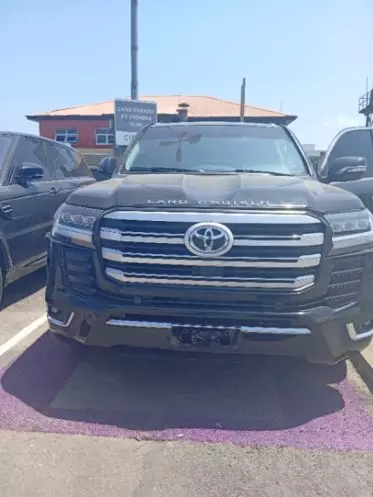 Toyota LAND CRUISER 300 LC300