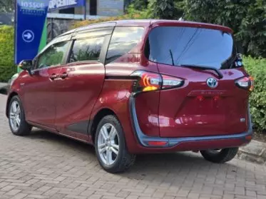 Toyota Sienta Hybrid 