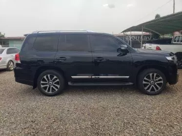 Toyota  Land Cruiser VXR V8