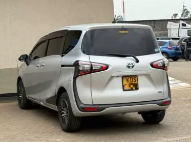 Toyota Sienta Hybrid 