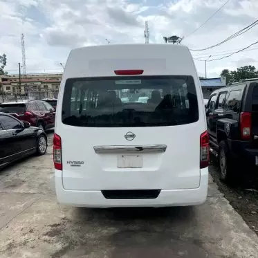 Nissan Urvan