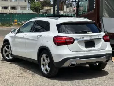 Mercedes-Benz GLA 220