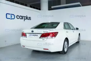 Toyota Crown Royal saloon Hybrid