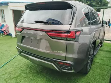 Lexus LX 600