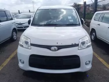 Toyota Sienta