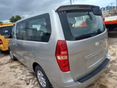 Hyundai H-1 Starex