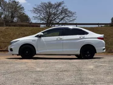 Honda Grace Hybrid