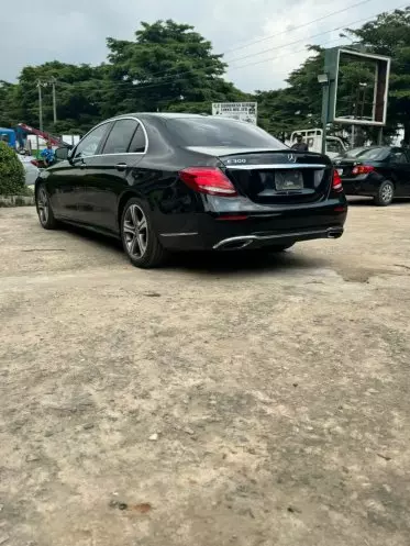 Mercedes-Benz E 300