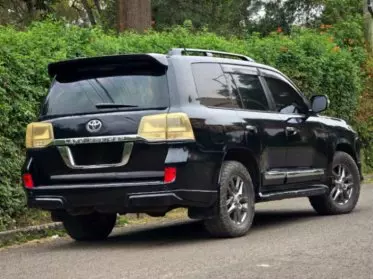 Toyota Landcruiser  V8