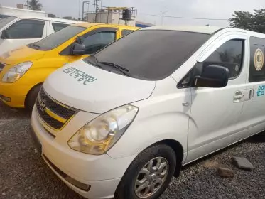 Hyundai H-1 Starex