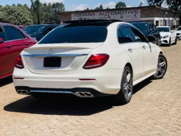 Mercedes-Benz E 220