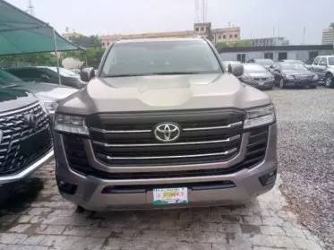 Toyota Landcruiser 300 VX