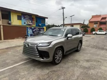 Lexus LX 600