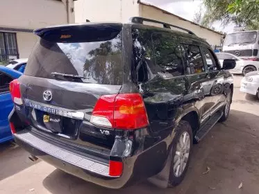 Toyota Landcruiser  V8