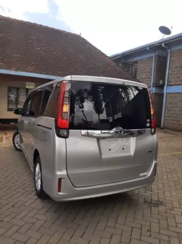 Toyota Noah Hybrid