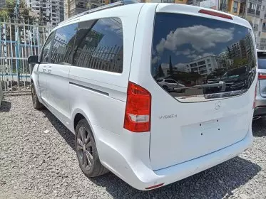 Mercedes-Benz V 220