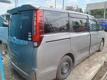 Toyota Noah Hybrid