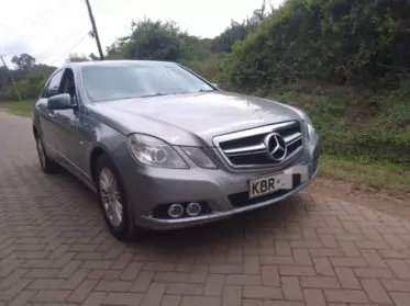Mercedes-Benz E200