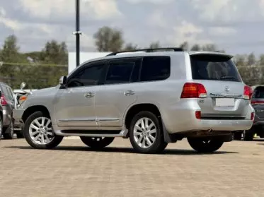 Toyota Land Cruiser V8