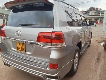 Toyota Landcruiser  V8