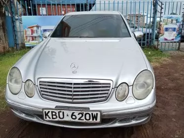Mercedes-Benz E200