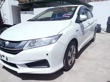 Honda Grace Hybrid