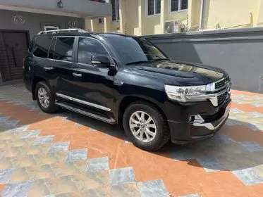 Toyota  Land Cruiser VXR V8