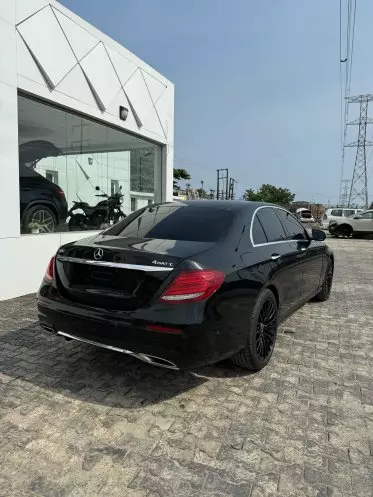 Mercedes-Benz E 300