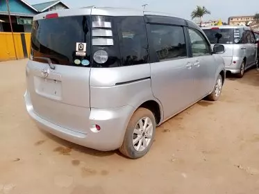 Toyota Sienta