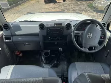 Toyota Landcruiser 76