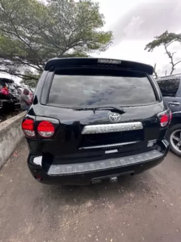Toyota Sequoia