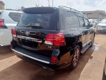 Toyota Landcruiser  V8