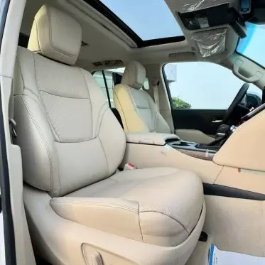 Toyota  Land Cruiser VXR V8
