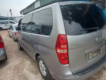 Hyundai H-1 Starex