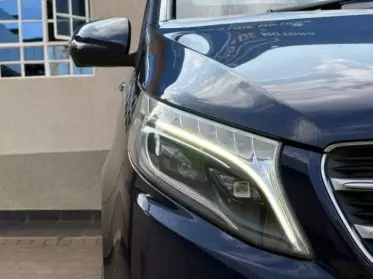 Mercedes-Benz V 220